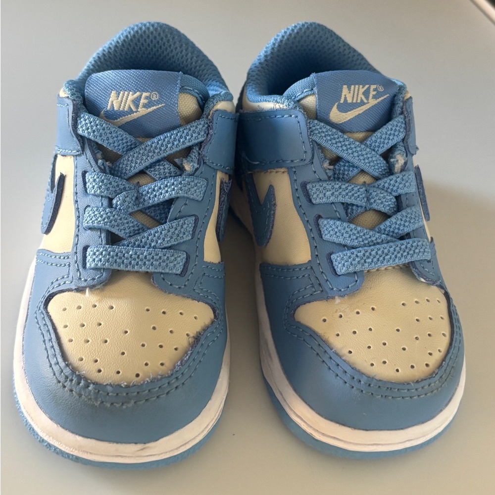 Nike baby Sneakers in Blue and Cream
